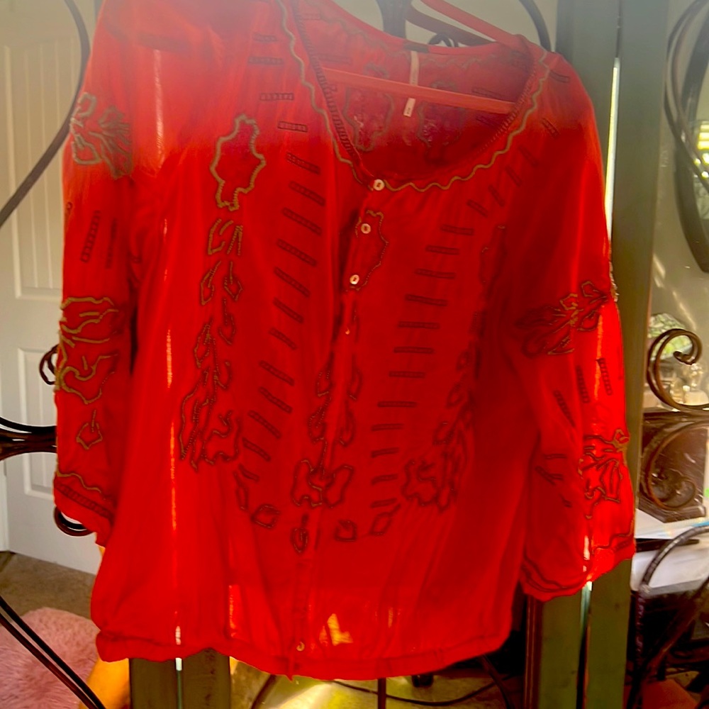 Beautiful blouse never been worn just didn’t fit I love it